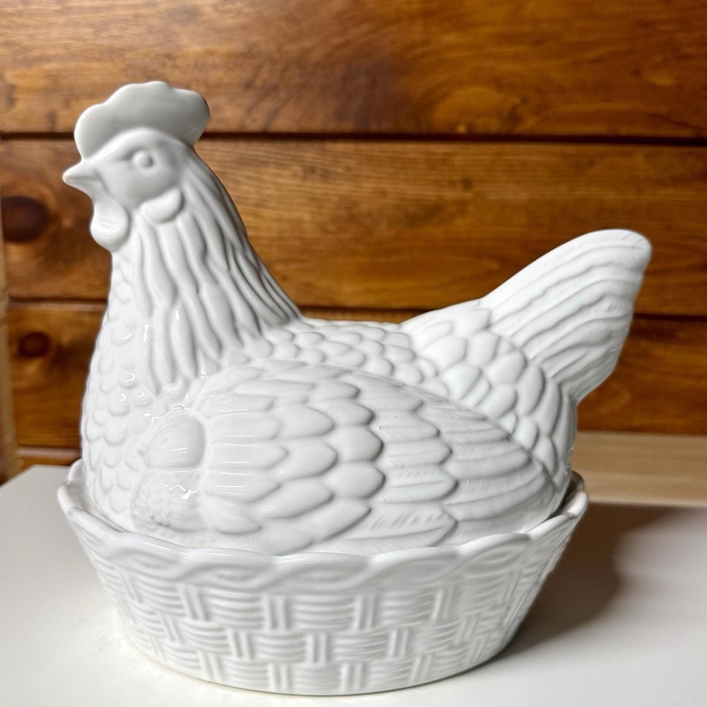 Hen On A Nest White Ceramic Covered Bowl Made  In Portugal 9" x 9"